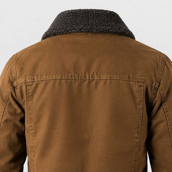 Veste homme intemporelle style ranch western, combinant mode masculine et robustesse pour le quotidien.