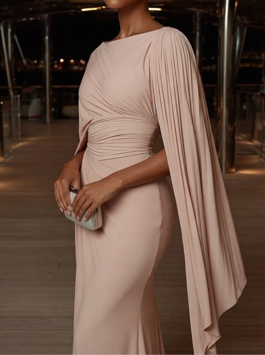 Robe de soirée longue femme, plissée et drapée, coupe asymétrique chic pour gala.