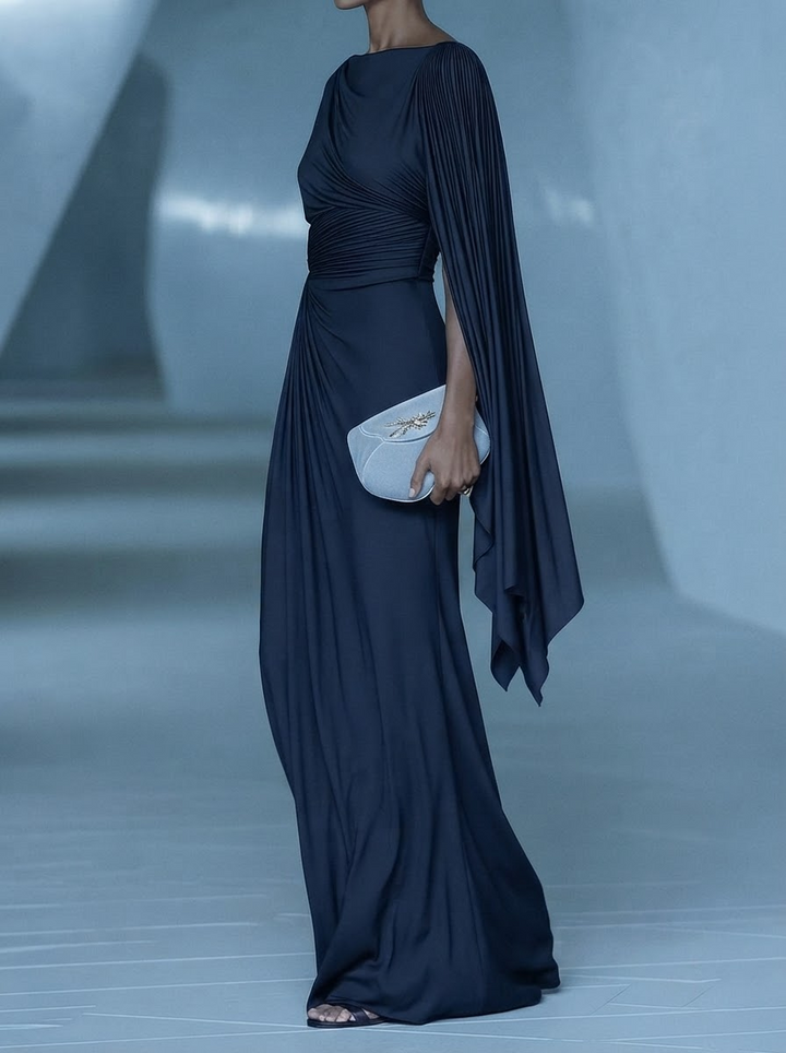 Tendance: robe longue asymétrique, plissée et drapée pour femme, idéale pour occasions formelles.