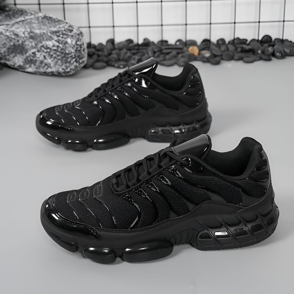 Chaussures décontractées homme noires, polyvalentes et confortables avec lacets. Style moderne pour usage quotidien.