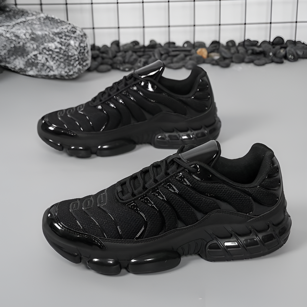 Chaussures décontractées homme noires, polyvalentes et confortables avec lacets. Style moderne pour usage quotidien.