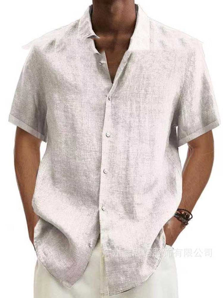 Chemise homme coupe regular, manches courtes, col classique. Confort optimal et style décontracté.