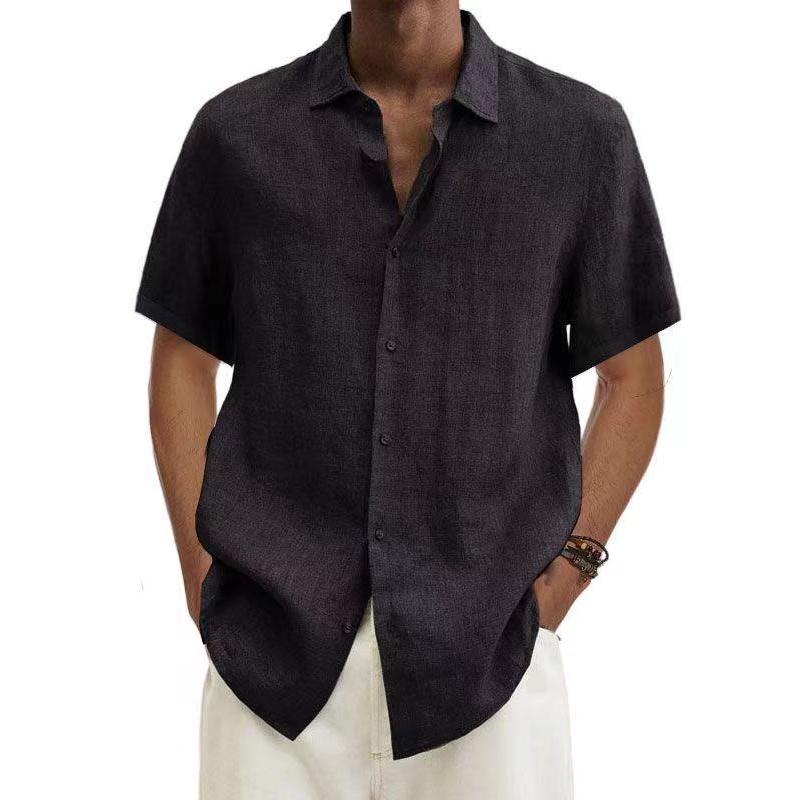 Chemise homme confortable, manches courtes, coupe regular. Vêtement idéal printemps-été, look décontracté.