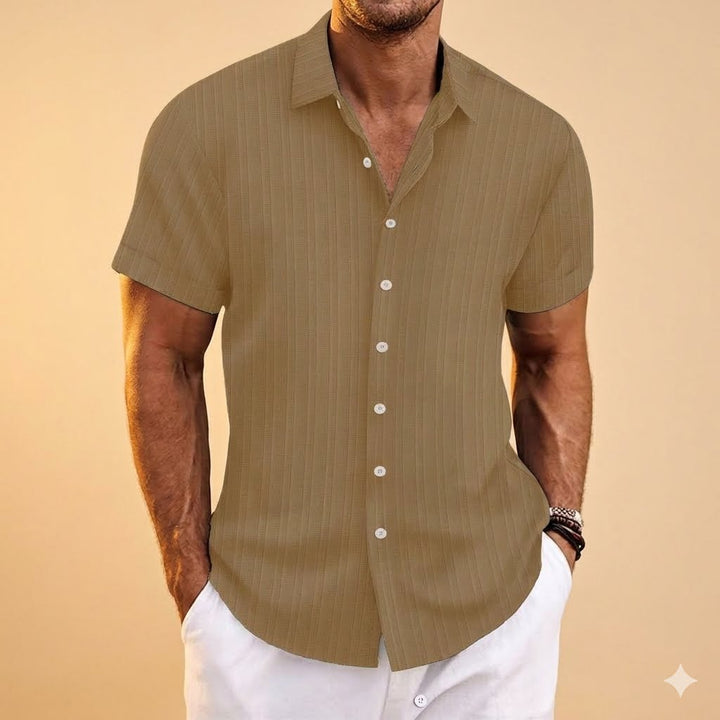 Chemise homme décontractée élégante, manches courtes rayées, polyester, parfaite pour l'été.