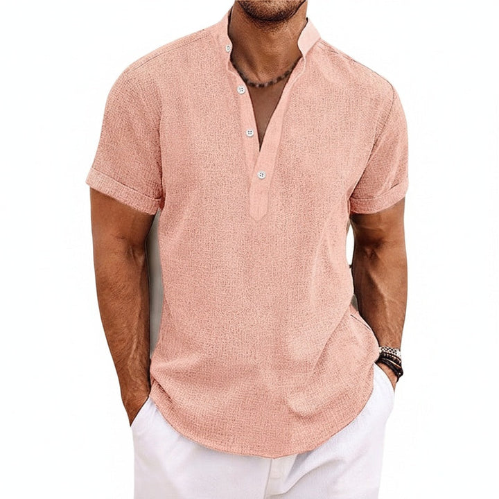 Chemise homme Henley décontractée à col montant et manches courtes, idéale pour l'été.