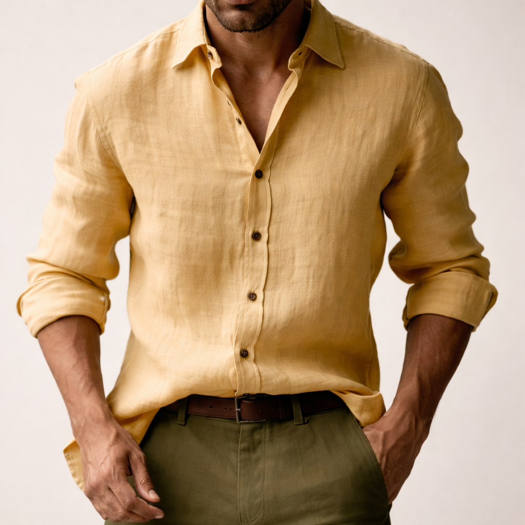 Chemise homme boutonnée, manches longues, coupe décontractée, alliant confort et style chic.
