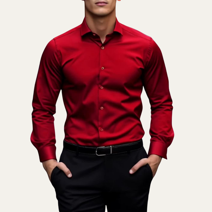 Chemise homme rouge slim fit boutonnée, manches longues, col classique. Style moderne ajusté pour hommes.