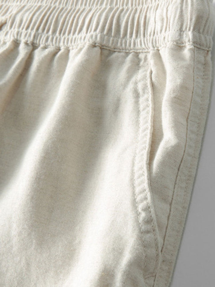 Vacances d'été: ensemble homme confortable, chemise col mao à manches courtes et pantalon regular fit.