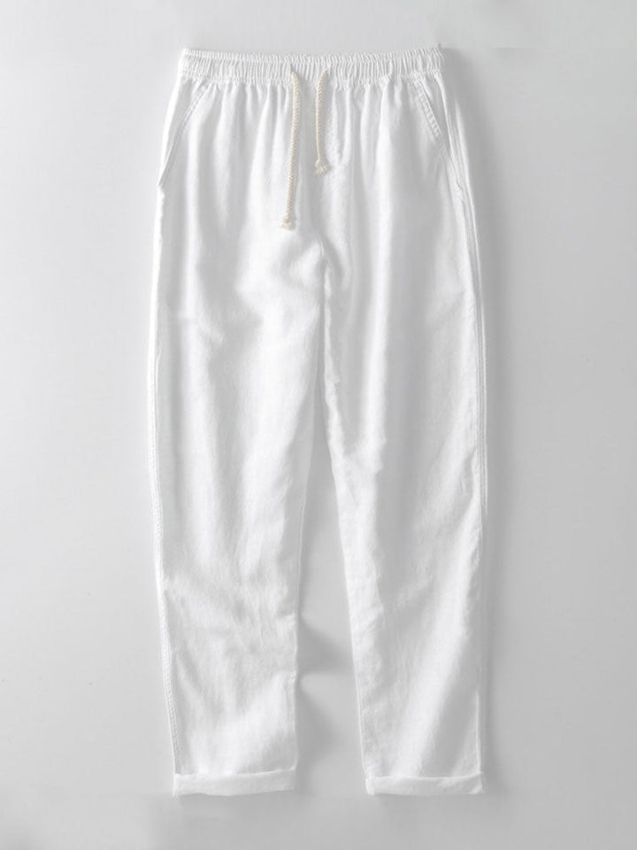 Mode homme été : ensemble complet avec chemise col mao et pantalon regular fit, look chic et confortable.