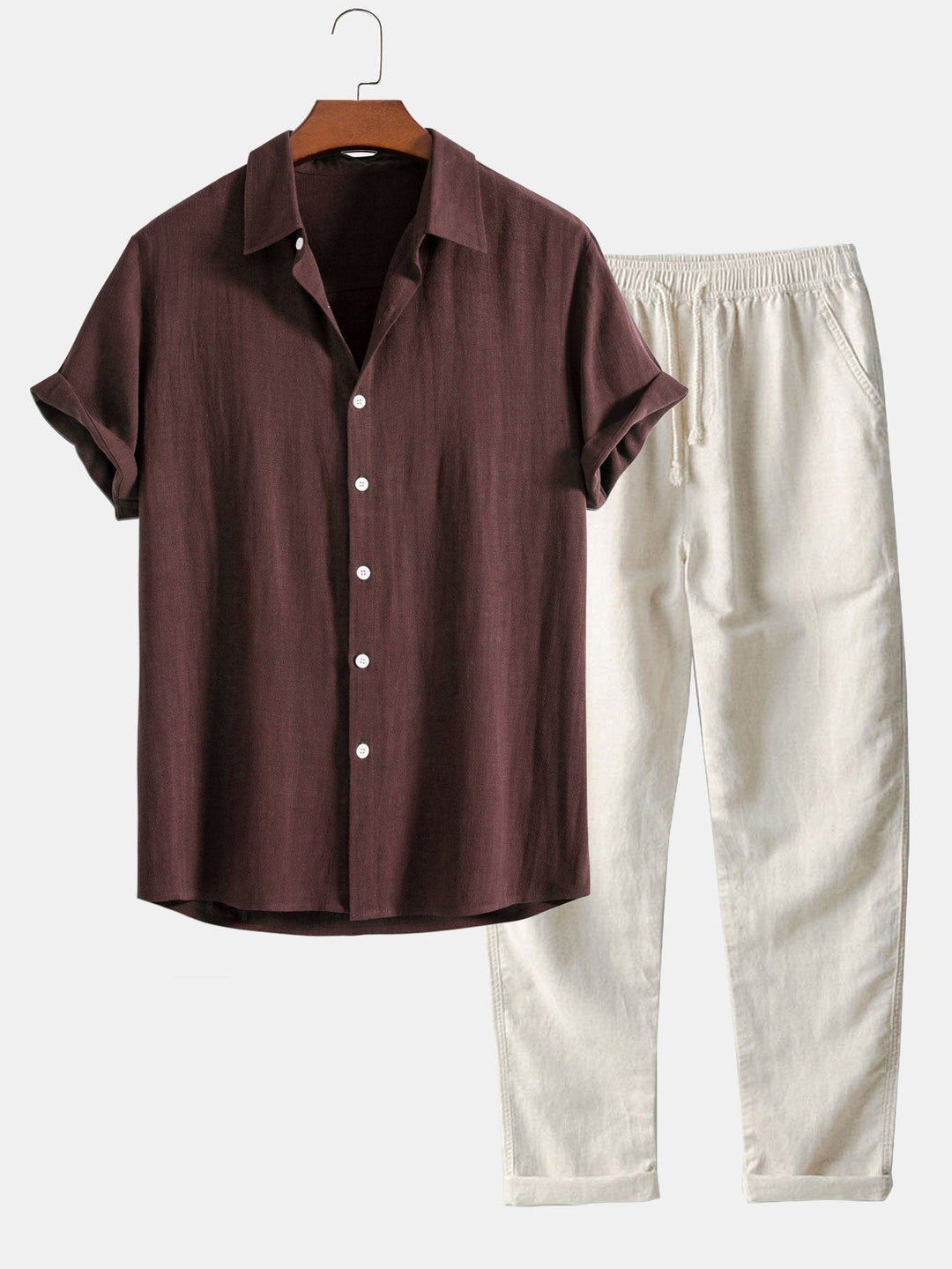 Tenue coordonnée smart casual homme, chemise col mao et pantalon d'été confortable et léger.