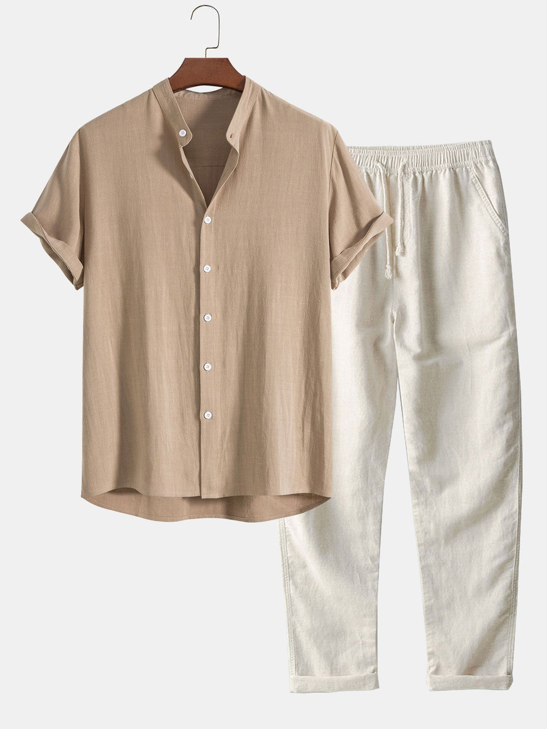 Ensemble homme parfait pour les vacances d'été: chemise col mao et pantalon regular fit décontracté.
