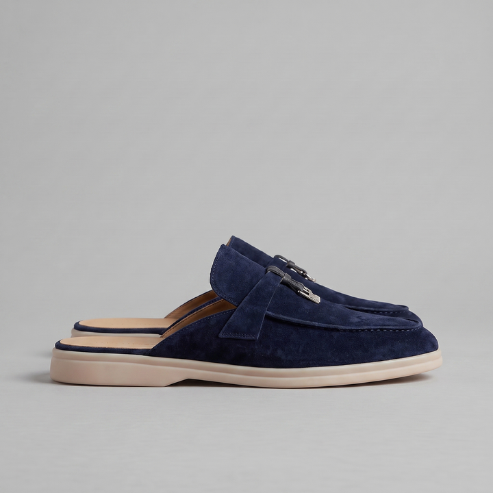 Loafers homme élégants, dos ouvert, boucle métal. Chaussures plates parfaites pour l'été.