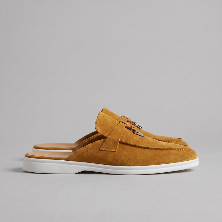 Chaussures plates homme, style mule loafer. Dos ouvert et boucle métallique. Mode décontractée.