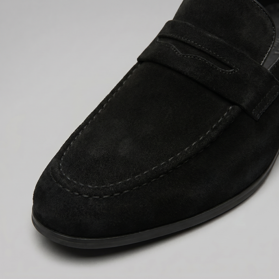 Classiques penny loafers homme, chaussures habillées et confortables pour un style intemporel.