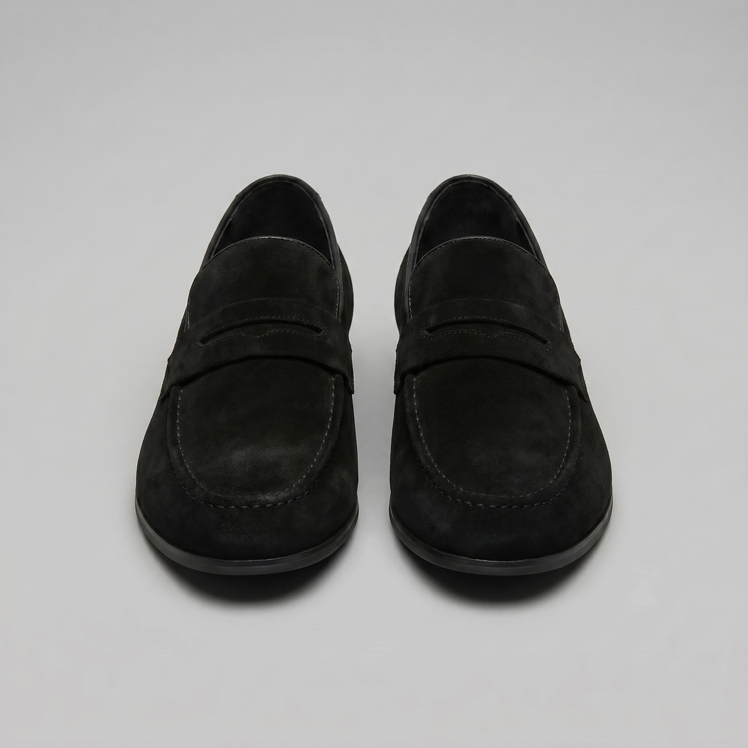 Mocassins homme noirs, parfait pour un look smart casual ou formel avec aisance.