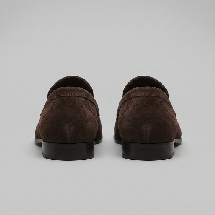 Mocassins Penny marron pour homme, des chaussures classiques et élégantes pour un style polyvalent.