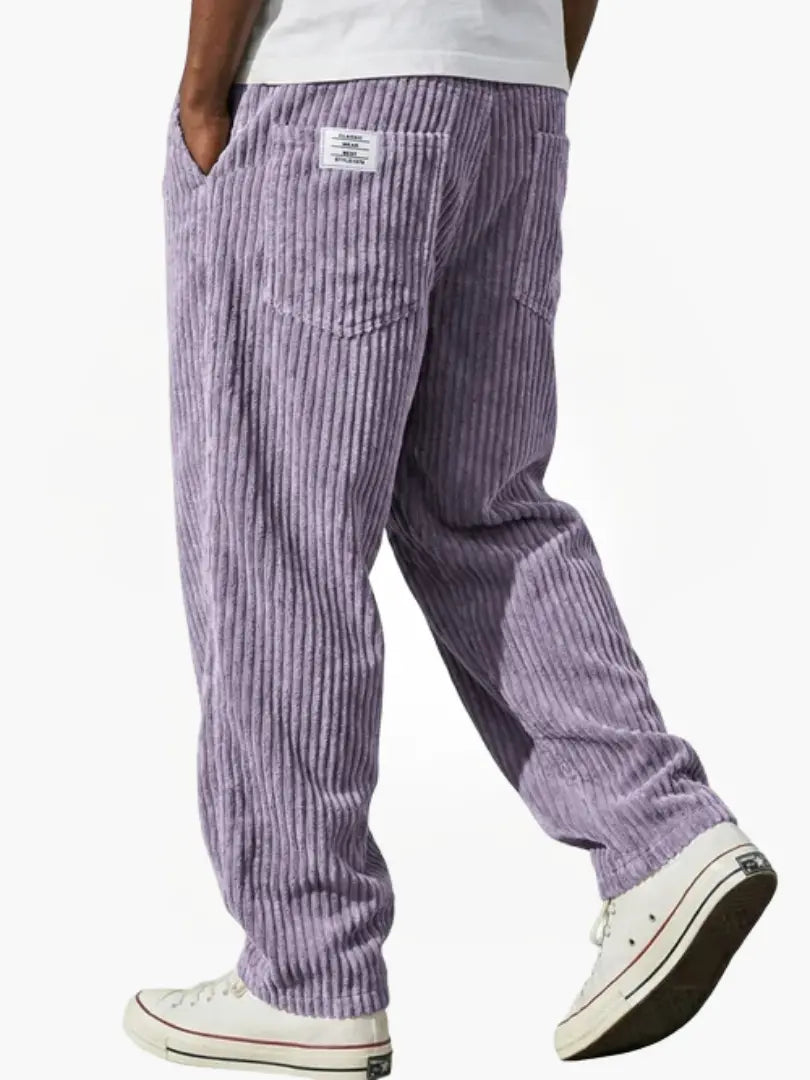 Pantalon homme large côtelé, couleur polyvalente. Style smart casual ou décontracté, confort durable.