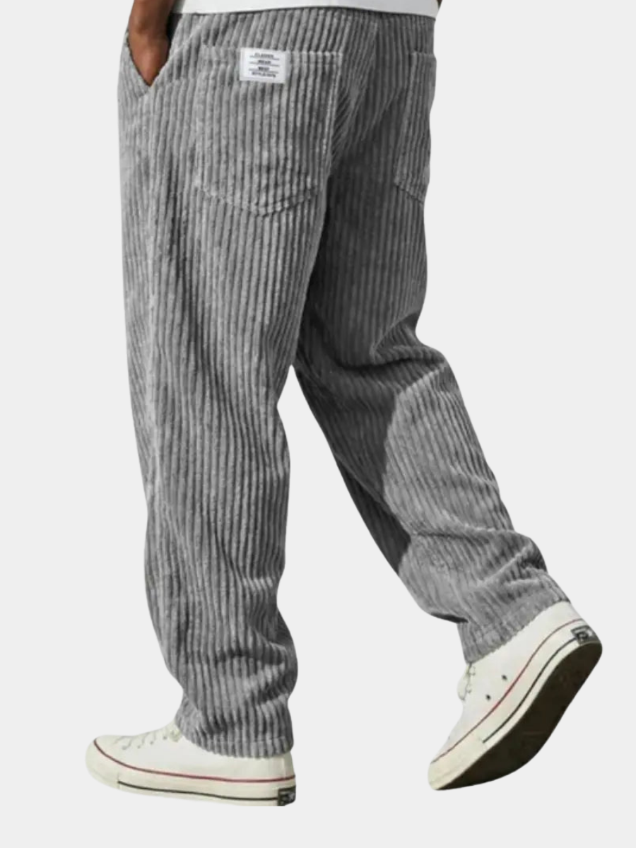 Pantalon large côtelé pour homme, idéal pour le quotidien ou les occasions décontractées. Confort et mode masculine.