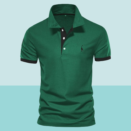 Tenue décontractée chic, polo homme bicolore avec détails brodés girafe, manches courtes et col classique.