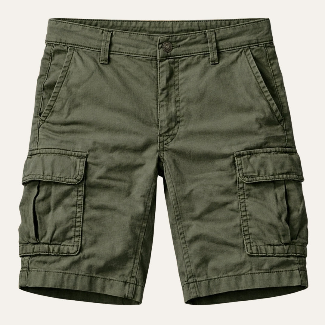 Confortable short cargo homme avec poches zippées, parfait pour un look décontracté, le voyage ou l'extérieur.