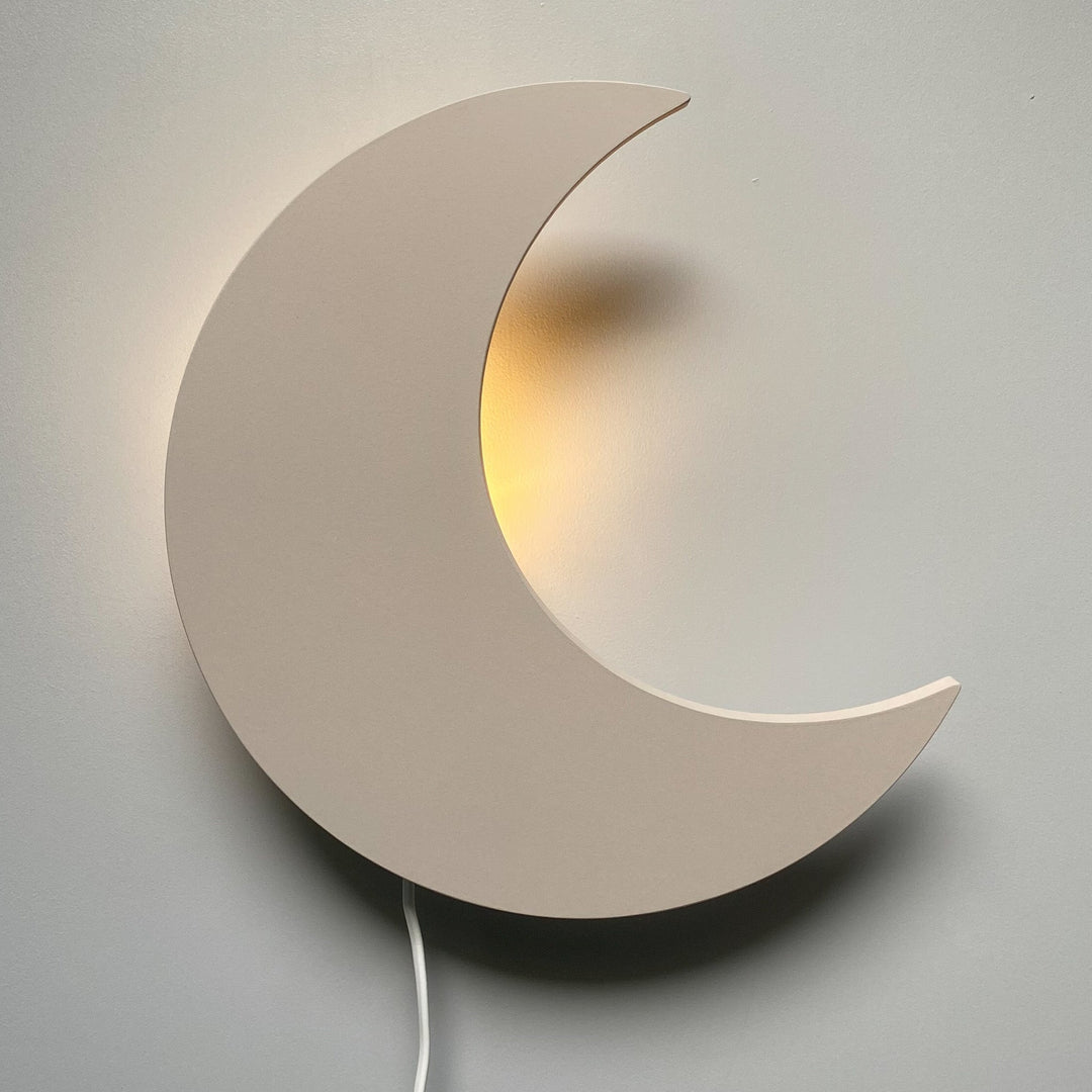 Applique murale lune beige en MDF, lumière douce pour chambre d'enfant ou bébé, décoration murale apaisante.