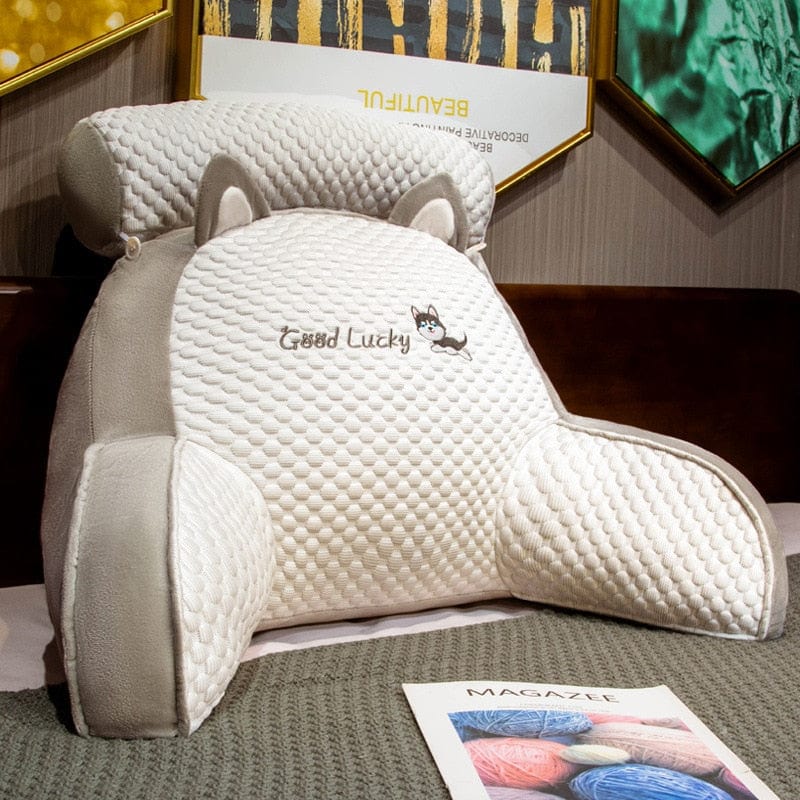 Coussin Opulounge ergonomique en mousse mémoire pour soutien dorsal lombaire, soulageant les douleurs au bureau ou en voiture.