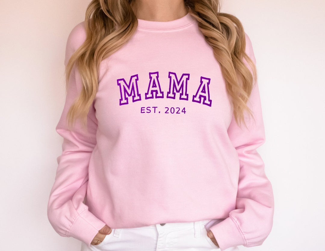 T-shirt personnalisé brodé noms êtres chers. Vêtement confortable, parfait cadeau souvenir.