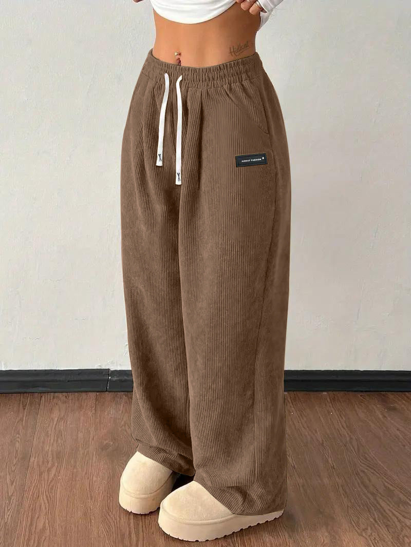 Vêtement femme: pantalon ample fluide à cordon, très confortable, idéal pour diverses occasions et styles.