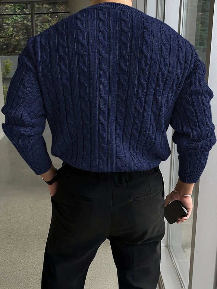 Pull homme tricoté, col roulé, chaud et texturé. Vêtement confortable pour l'hiver et l'automne.
