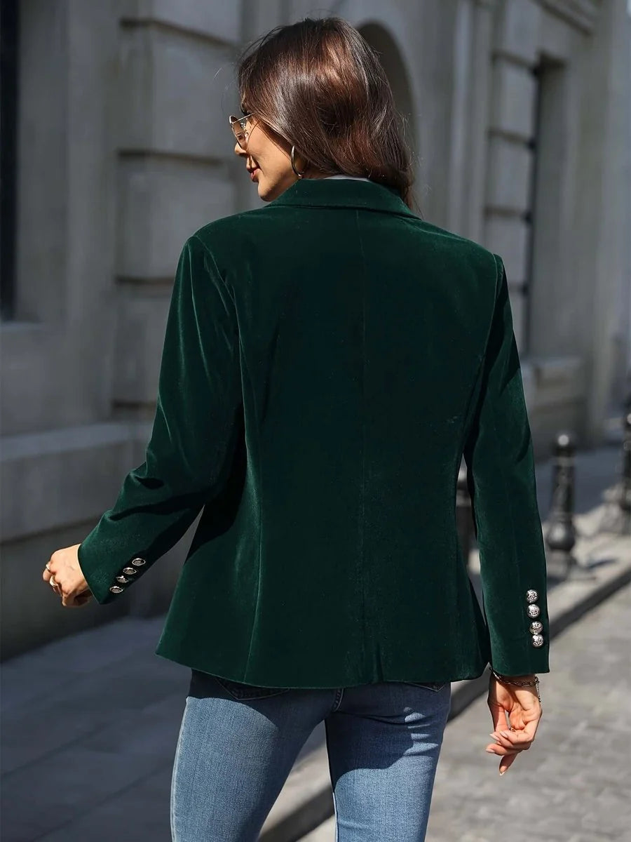 Blazer femme velours rose poudré, coupe slim raffinée, pour une allure chic et moderne.