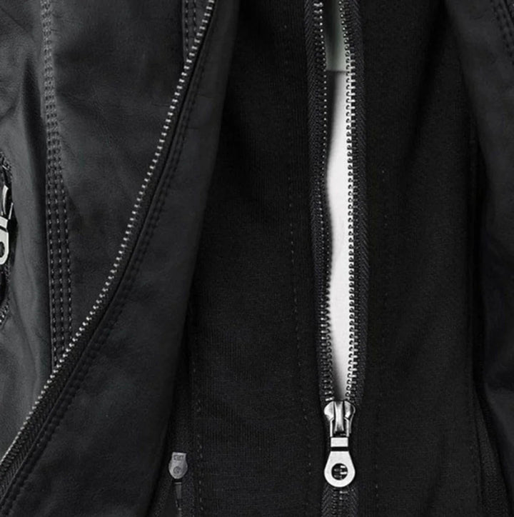 Veste femme chic et féminine. Style moto moderne avec capuche amovible, pour un look urbain raffiné.