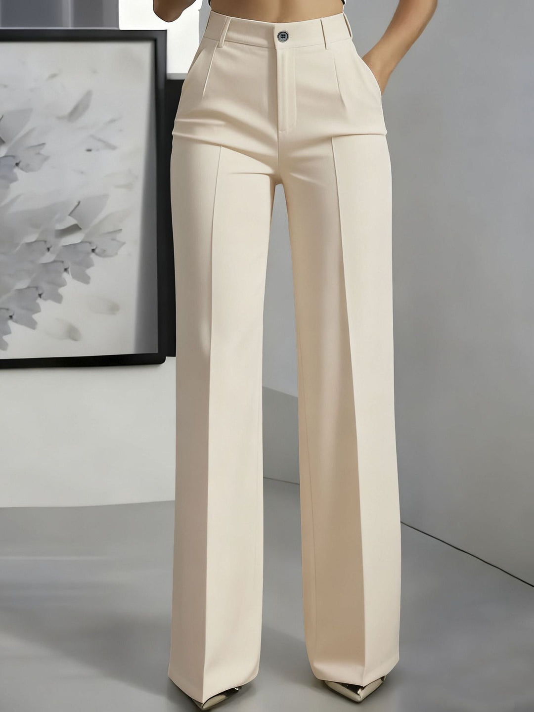 Pantalon tailleur droit femme taille haute minimaliste, chic et élégant pour le bureau.