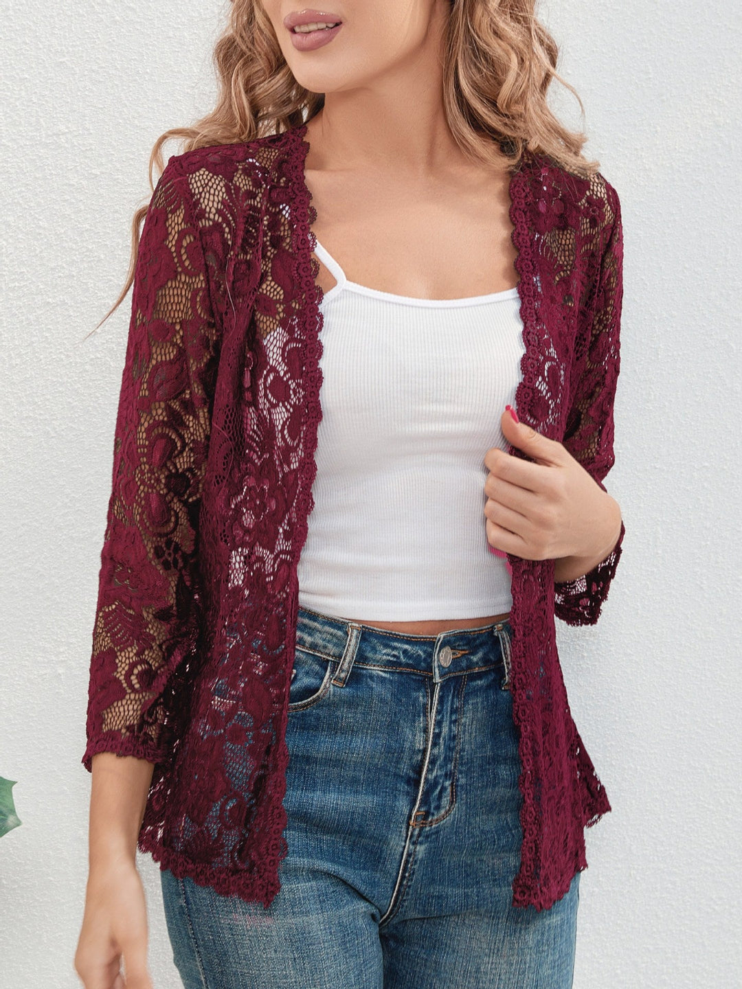 Cardigan femme transparent en dentelle, idéal pour une superposition estivale légère, élégante et fluide.