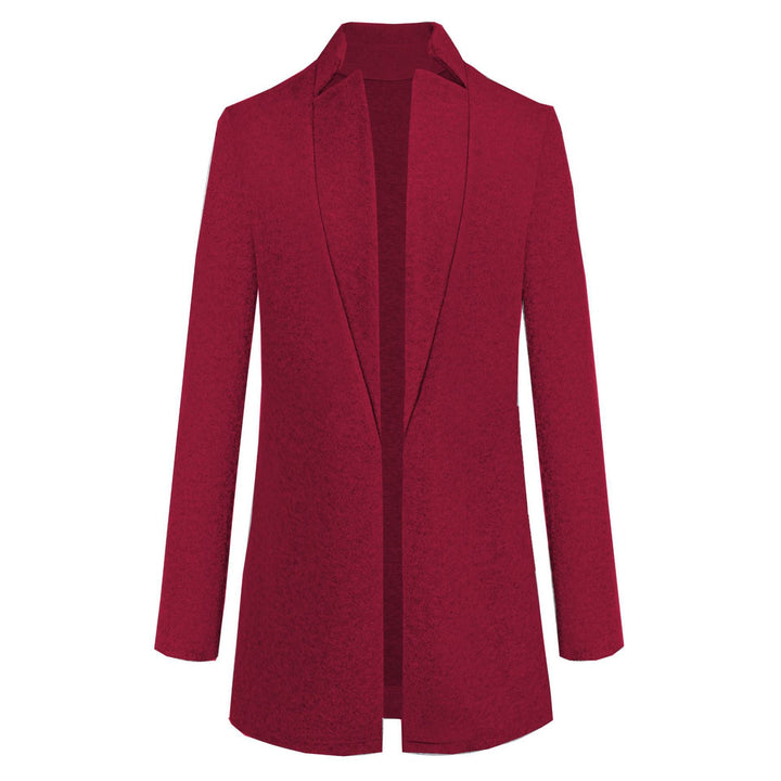 Manteau femme rouge vin élégant. Col montant et coupe cintrée raffinée. Veste chic pour l'hiver.