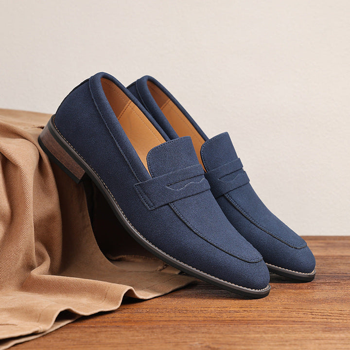Derby homme bleu marine, formel ou décontracté, idéal pour un look chic.