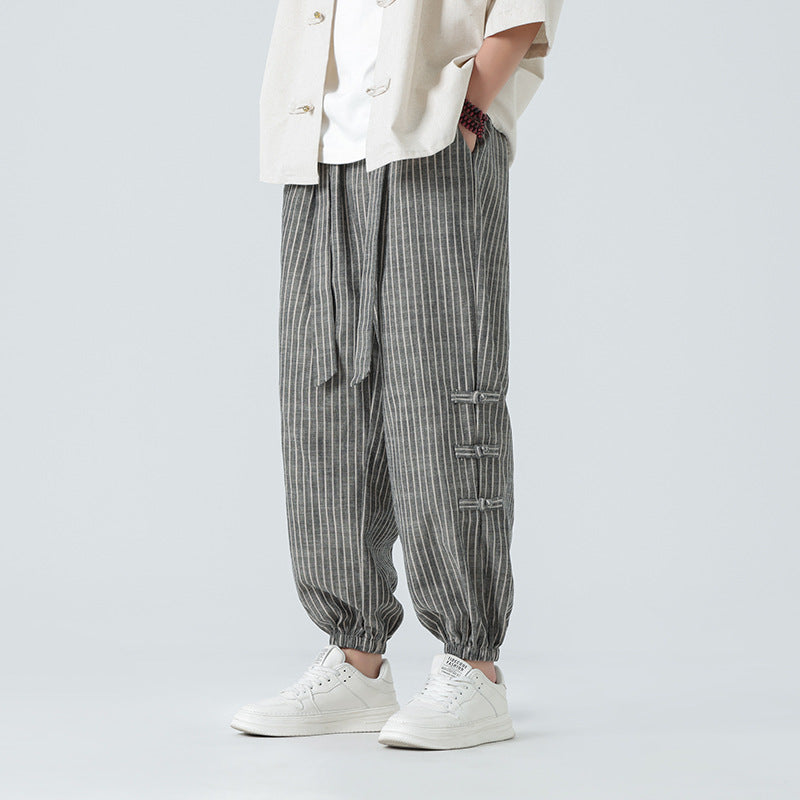 Pantalon homme ample minimaliste, style chinois épuré. Idéal pour un look décontracté, confortable et chic.