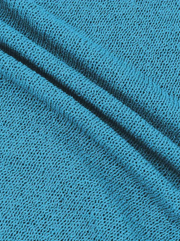 Robe ajustée mini femme, bretelles fines, dos nu. Parfaite pour une soirée élégante.