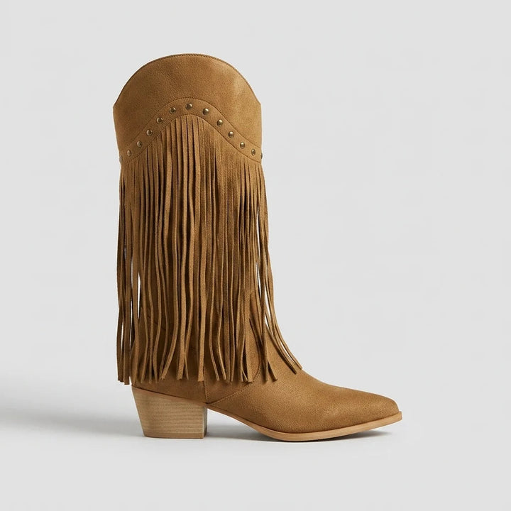 Bottes femme style bohème chic, tige haute avec franges et talon bloc confortable. Parfaites en hiver.