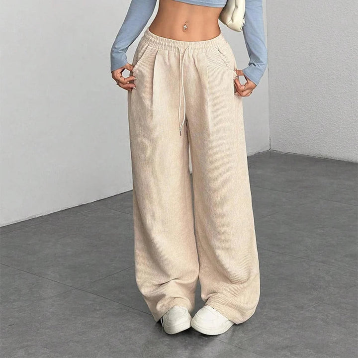 Pantalon femme velours côtelé large, coupe ample et confortable, idéal pour un style décontracté.