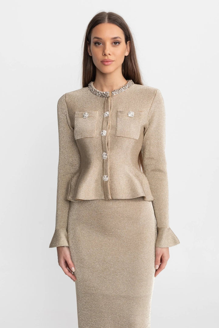 Robe ajustée femme moderne à manches longues, soulignant la silhouette avec élégance. Parfaite pour le printemps/automne.