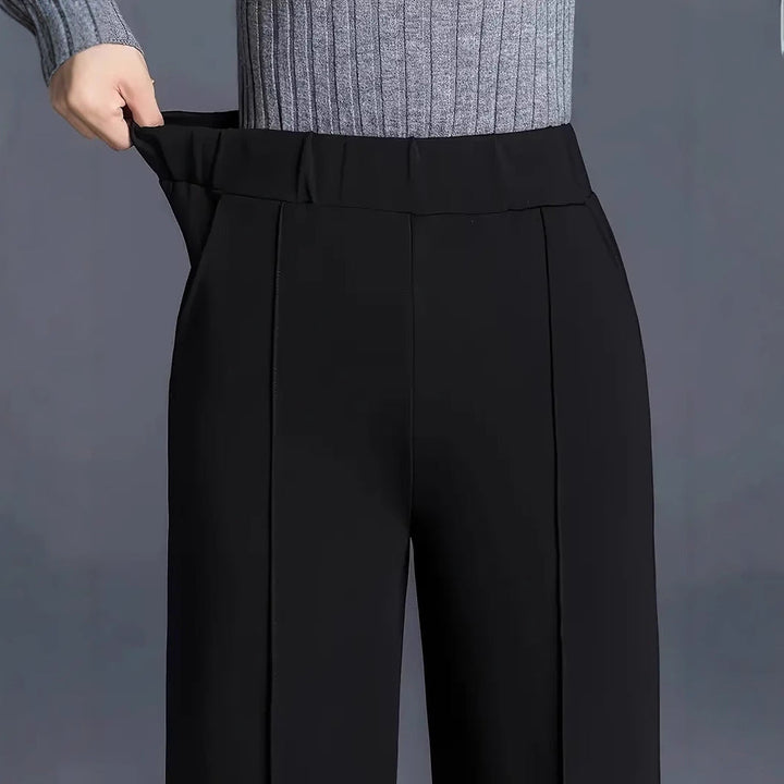 Vêtement femme polyvalent: pantalon élégant à coupe droite, alliant style moderne et confort optimal.
