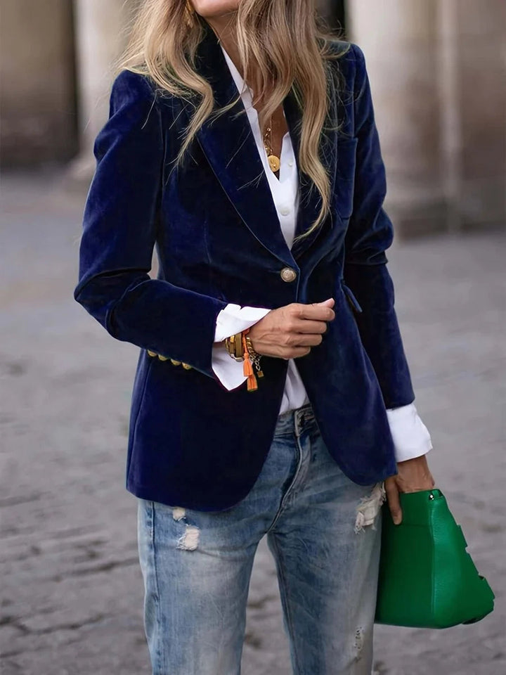 Veste blazer femme en velours bordeaux, coupe slim ajustée pour un look mode et élégant.