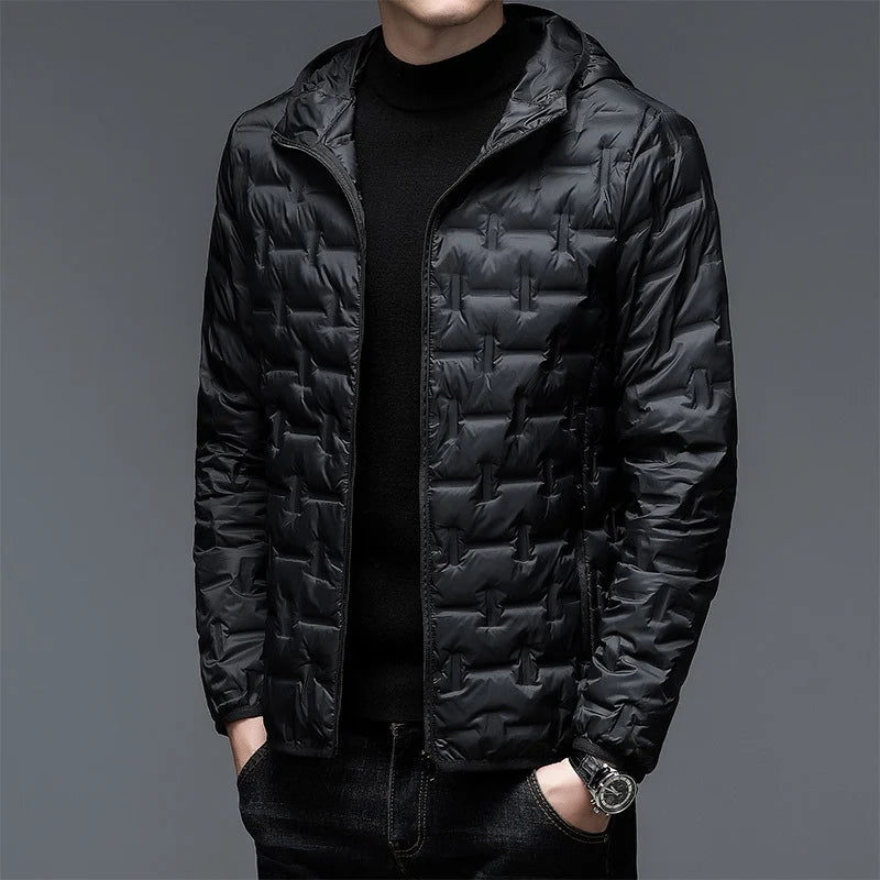 Doudoune homme matelassée à capuche, légère et chaude, idéale pour l'hiver urbain. Élégante et confortable.