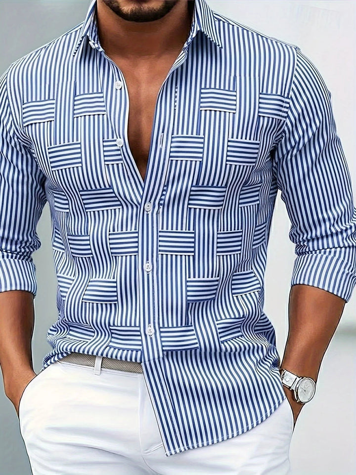 Chemise homme extensible à rayures bleues, coupe décontractée. Parfaite pour une tenue quotidienne élégante et facile à porter.