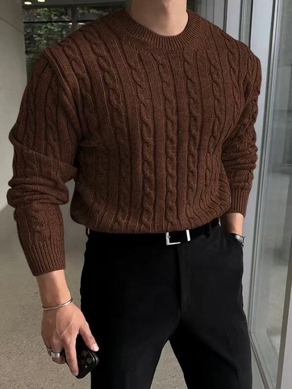 Pull col roulé homme avec style texturé, tricot chaud pour l'hiver. Confort et mode masculine.