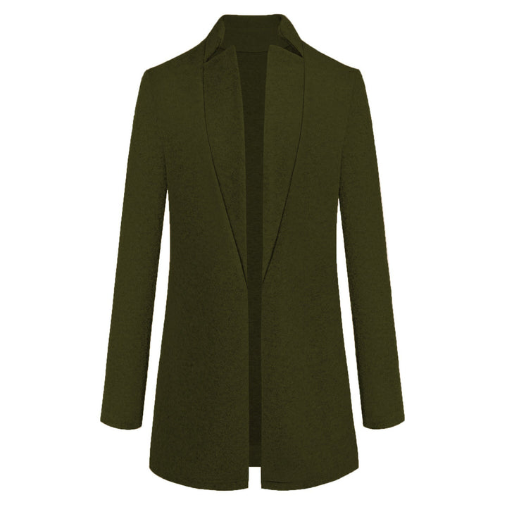 Manteau femme élégant vert armée, col montant, coupe cintrée ajustée. Idéal mi-saison chic.