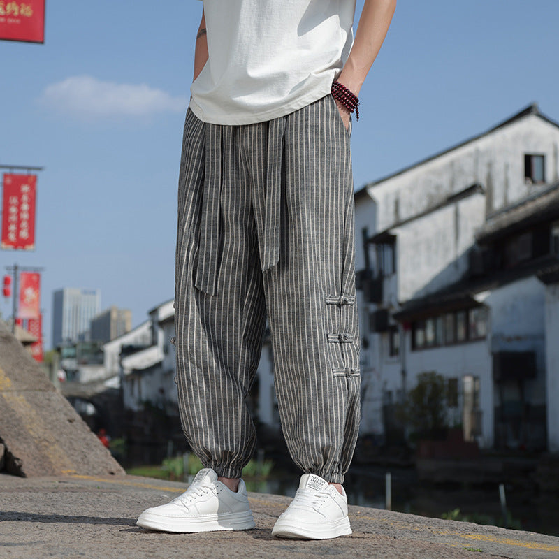 Pantalon homme ample décontracté chic, coupe fluide style chinois, confort moderne pour tenue estivale.