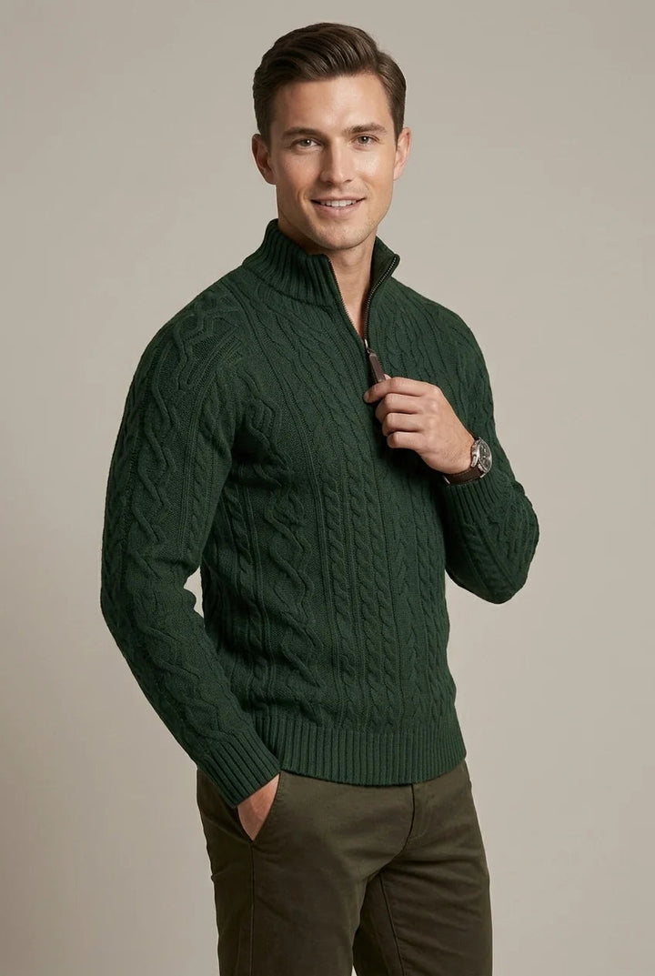 Pull homme confortable à col zippé, tricot torsadé. Chaud et stylé pour la mode hivernale.