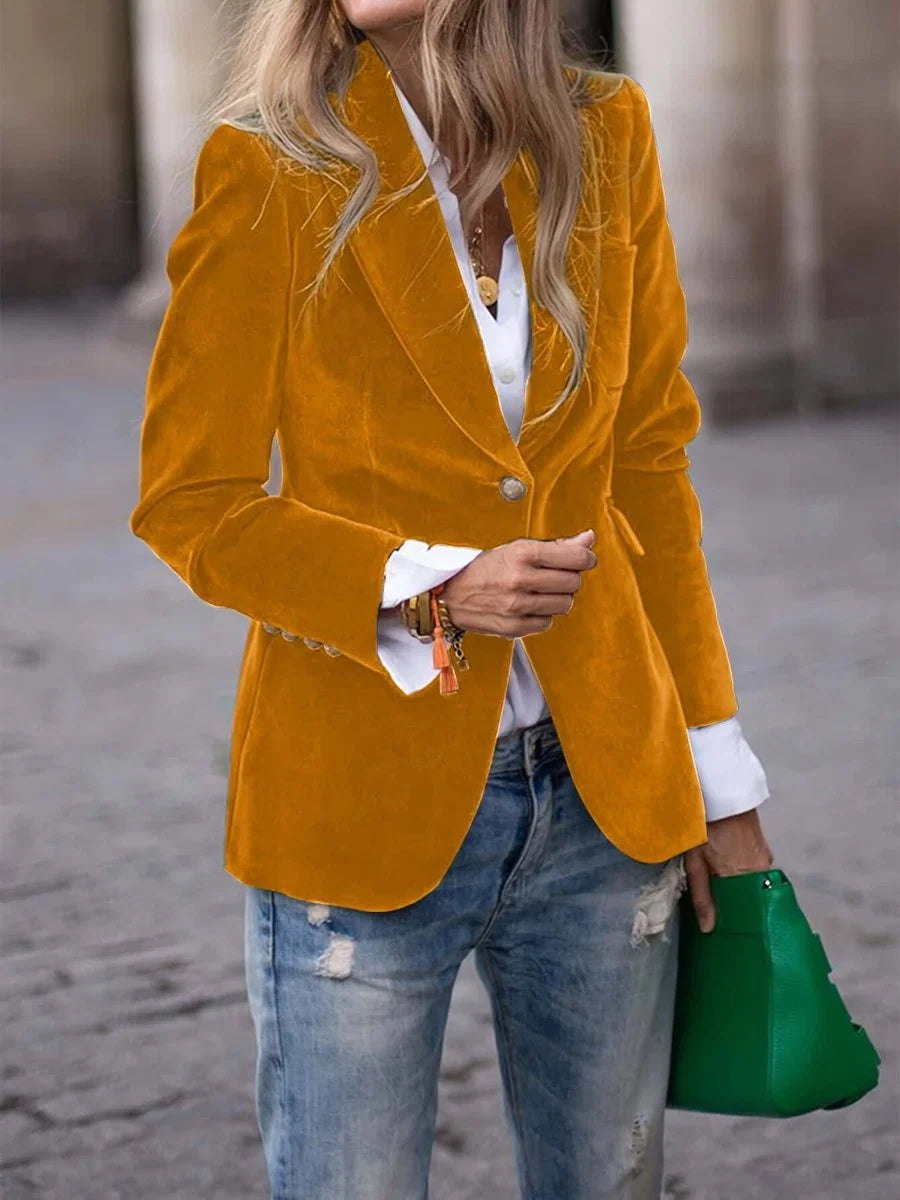 Mode femme: Blazer en velours bleu nuit, coupe slim chic, parfait pour le bureau ou une soirée.