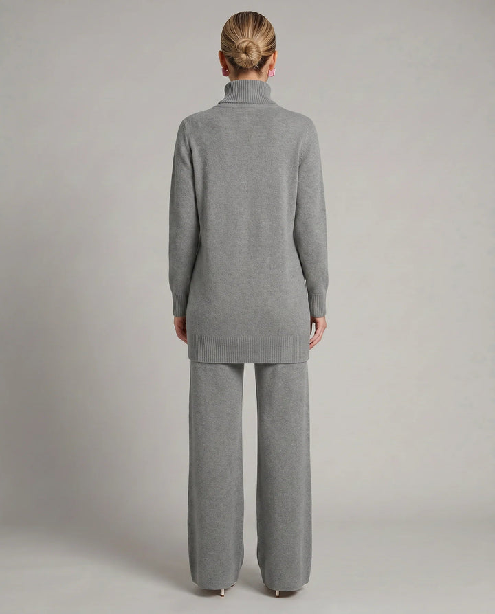 Tenue 2 pièces femme en maille confortable pour l'automne/hiver. Pull doux et pantalon large décontracté.